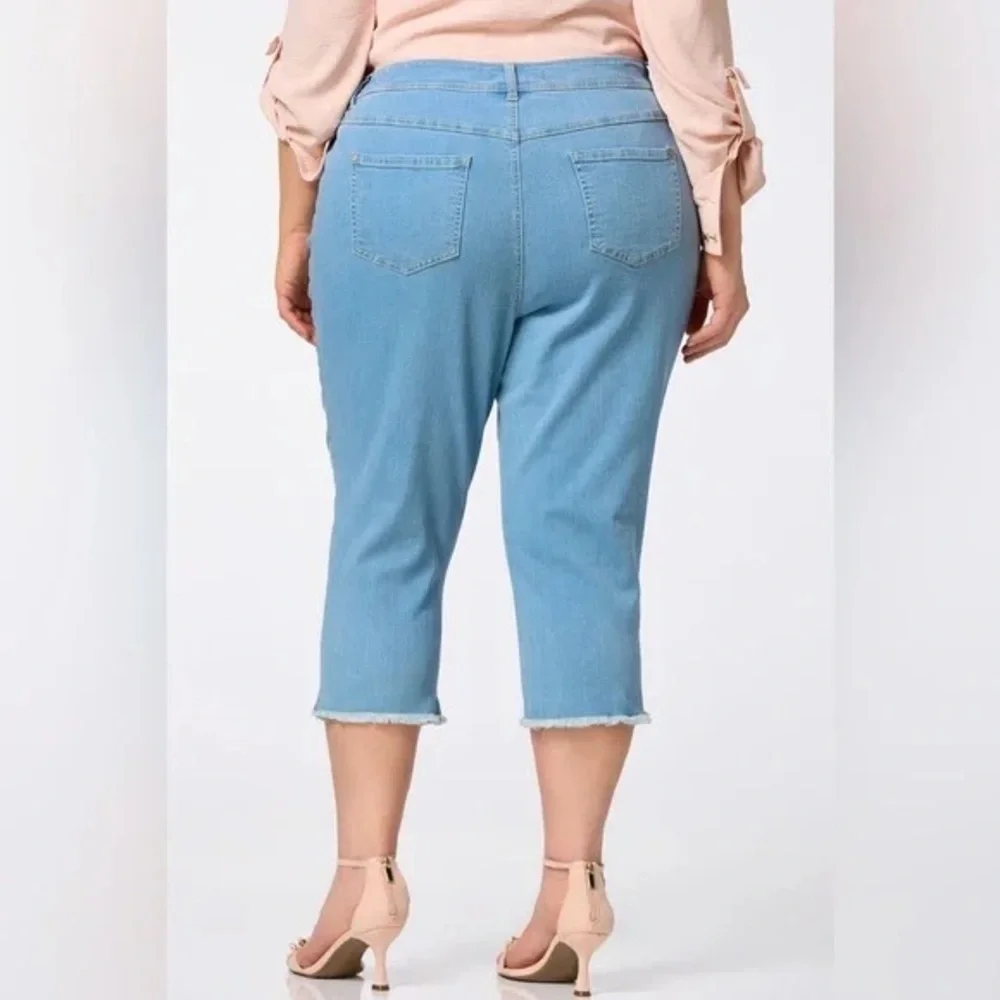 Cato | PLUS SIZE CROPPED LIGHT WASH SKINNY JEANS